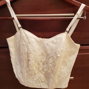 Gorgeous Light Creamy Lace Embroidered Bodice